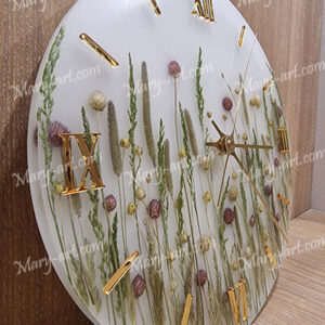 Часы на белом фоне. Луговые цветы. Подарок для семьи в интерьер. Индивидуальный подход в дизайне. Использование ваших букетов и предметов.