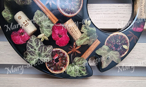 Столик винный черный из засушенных фруктов